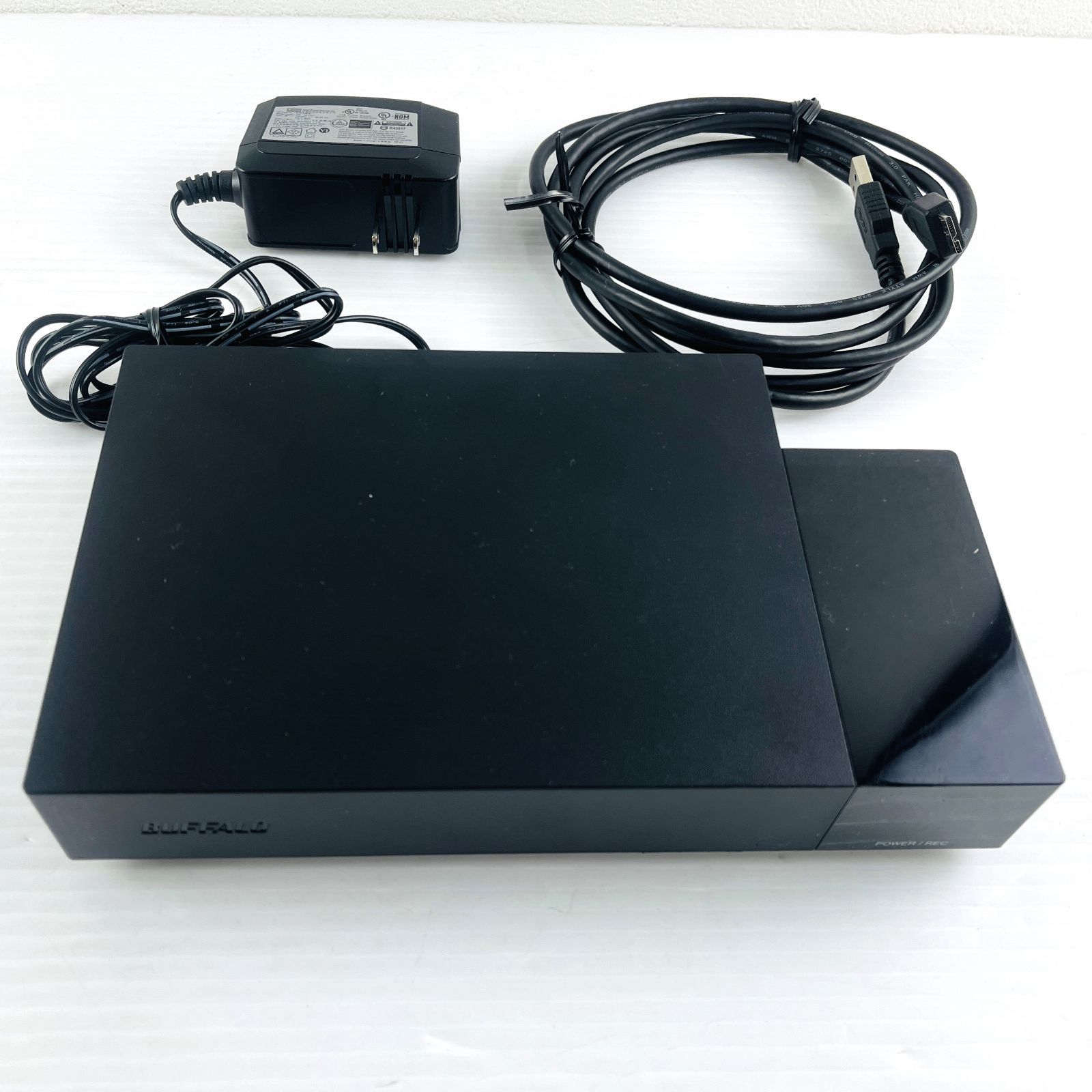 ◇【動作未確認】BUFFALO 3TB HDV-SA3.0U3/VC 外付け HDD 家庭用録画 本体 USBケーブル ACアダプター 鏡面加工 静音設計 防振設計 ファンレス設計 エアフロー設計 USB3.0/2.0 1ポート ハードディスク  バッファロー