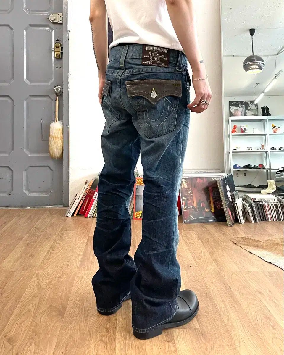 28 TRUE RELIGION(トゥルーレリジョン) フレア デニム パンツ