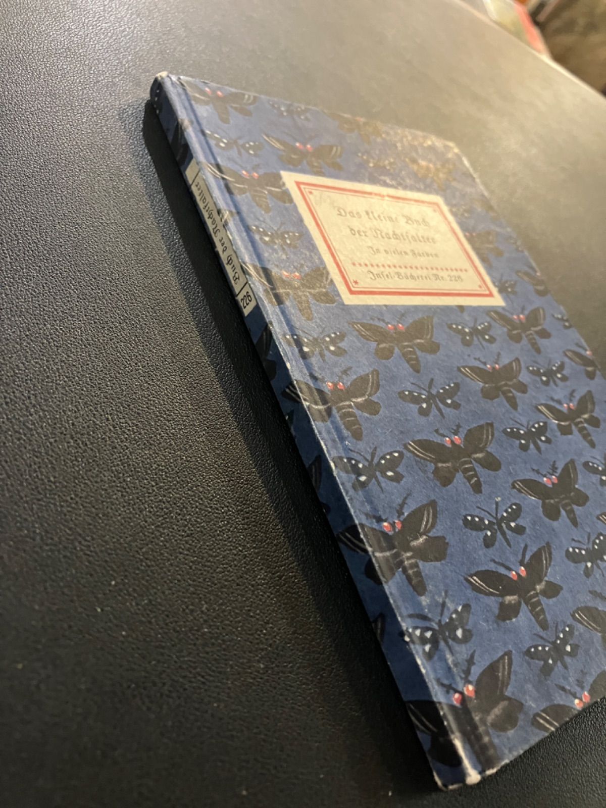 ヴィンテージ ドイツ古書 インゼル文庫 226番 蛾の図鑑 美品 ヴィンテージ古書 インゼル文庫226番「小さな蛾の本」 | Frau Vintage