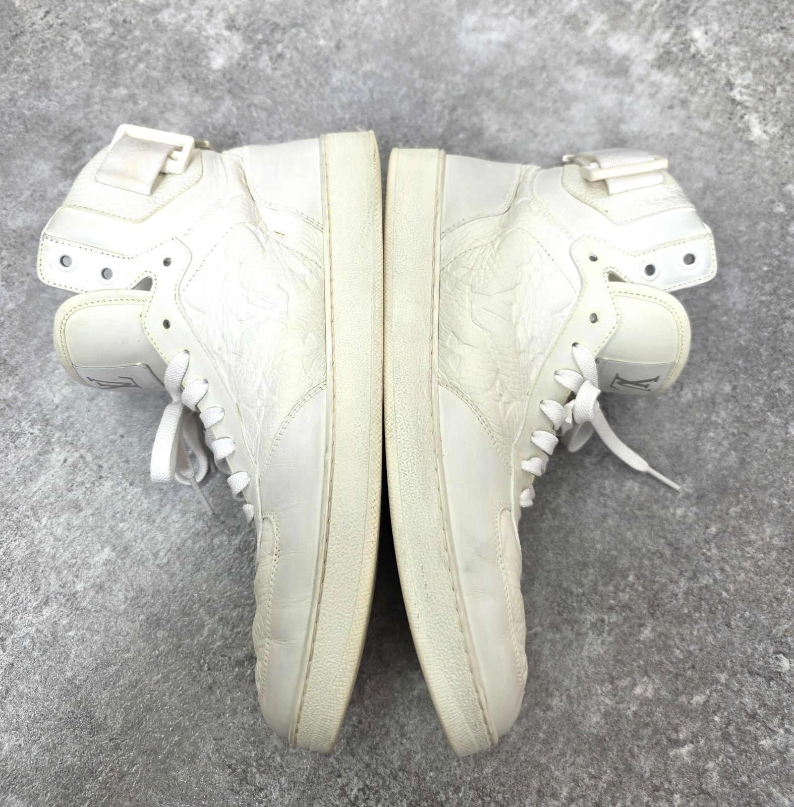 美品✨ ルイヴィトン リヴォリライン モノグラム エンボス 26.5cm相当 LOUIS VUITTON 美品 ルイヴィトン リヴォリライン モノグラム