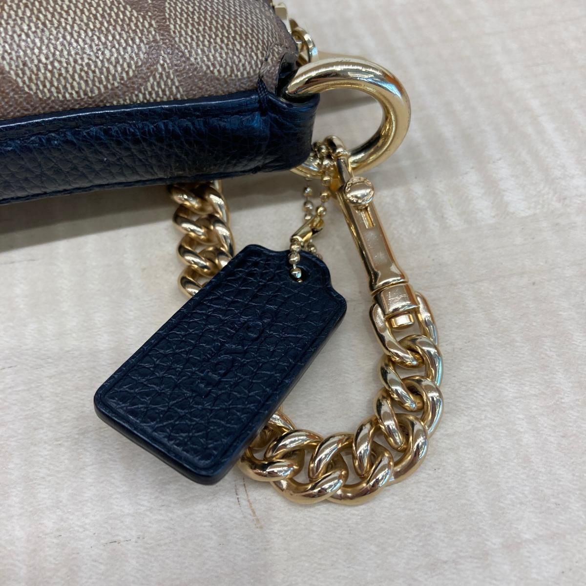 中古】 COACH （コーチ） ｼｸﾞﾈﾁｬｰ ｽﾓｰﾙﾊﾟｸｽﾄﾝﾀﾞｯﾌﾙ ｼｮﾙﾀﾞｰﾊﾞｯｸﾞ 
