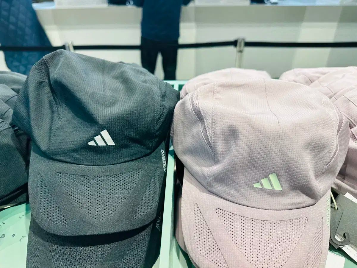 新品 Adidas(アディダス) ランニング 帽子 2 茄子 色 サイズ