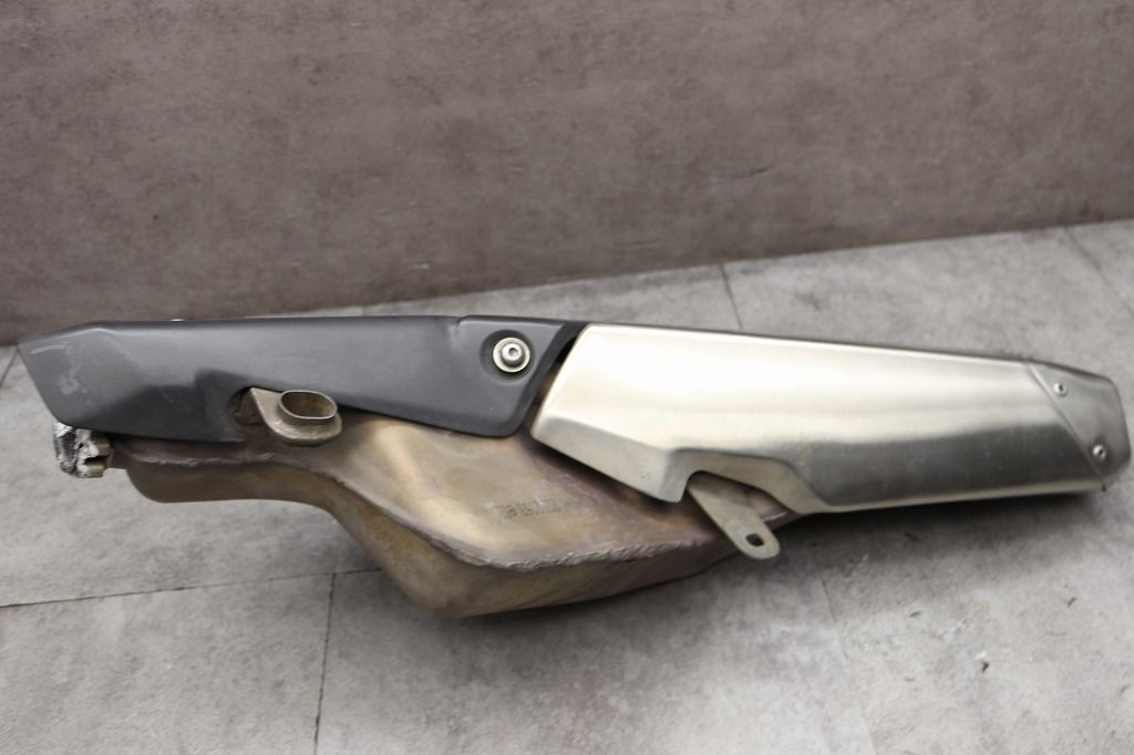 スピードトリプル サイレンサー