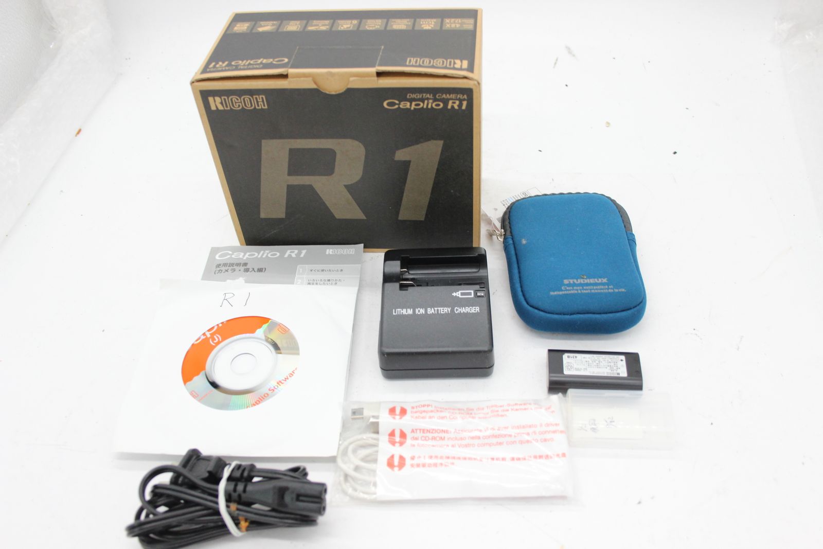 美品 返品保証】 【便利な単三電池で使用可】リコー Ricoh Caplio R1