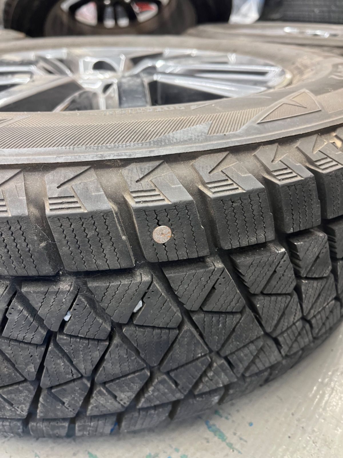 日産エクストレイルスタッドレスタイヤ純正ホイル付き225