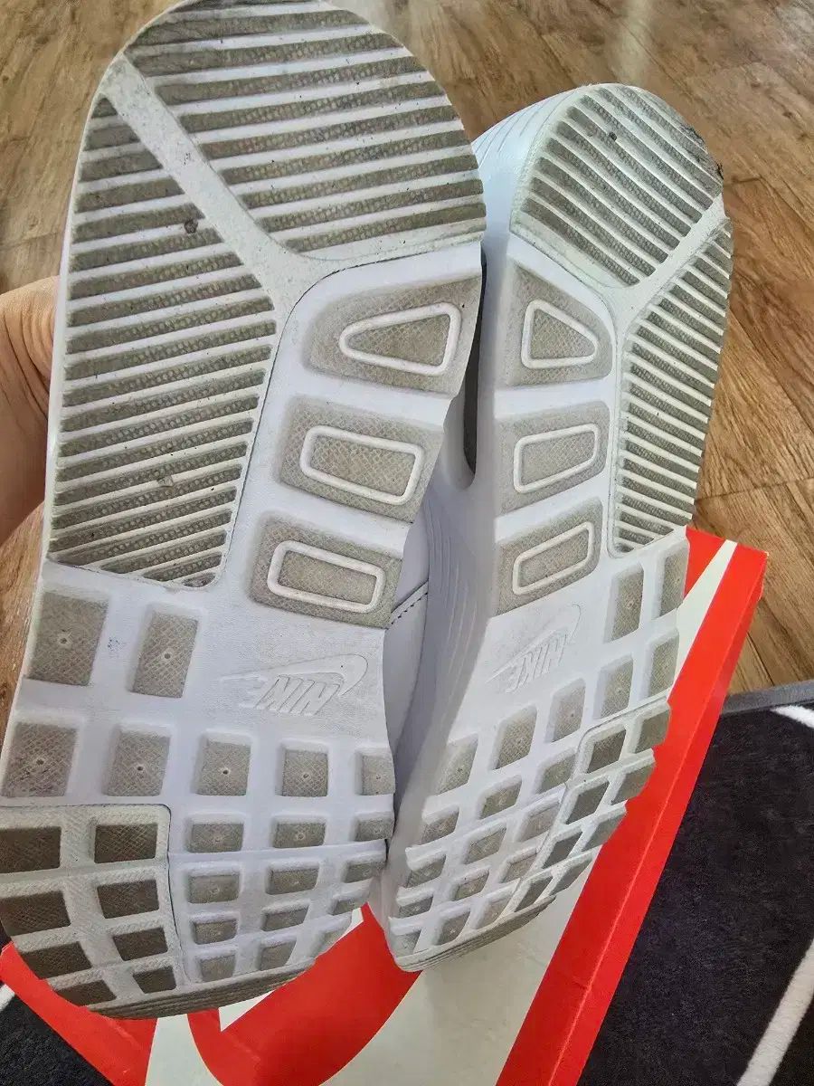 ナイキ エアマックス スニーカー CW 4554-101 白 250 mm