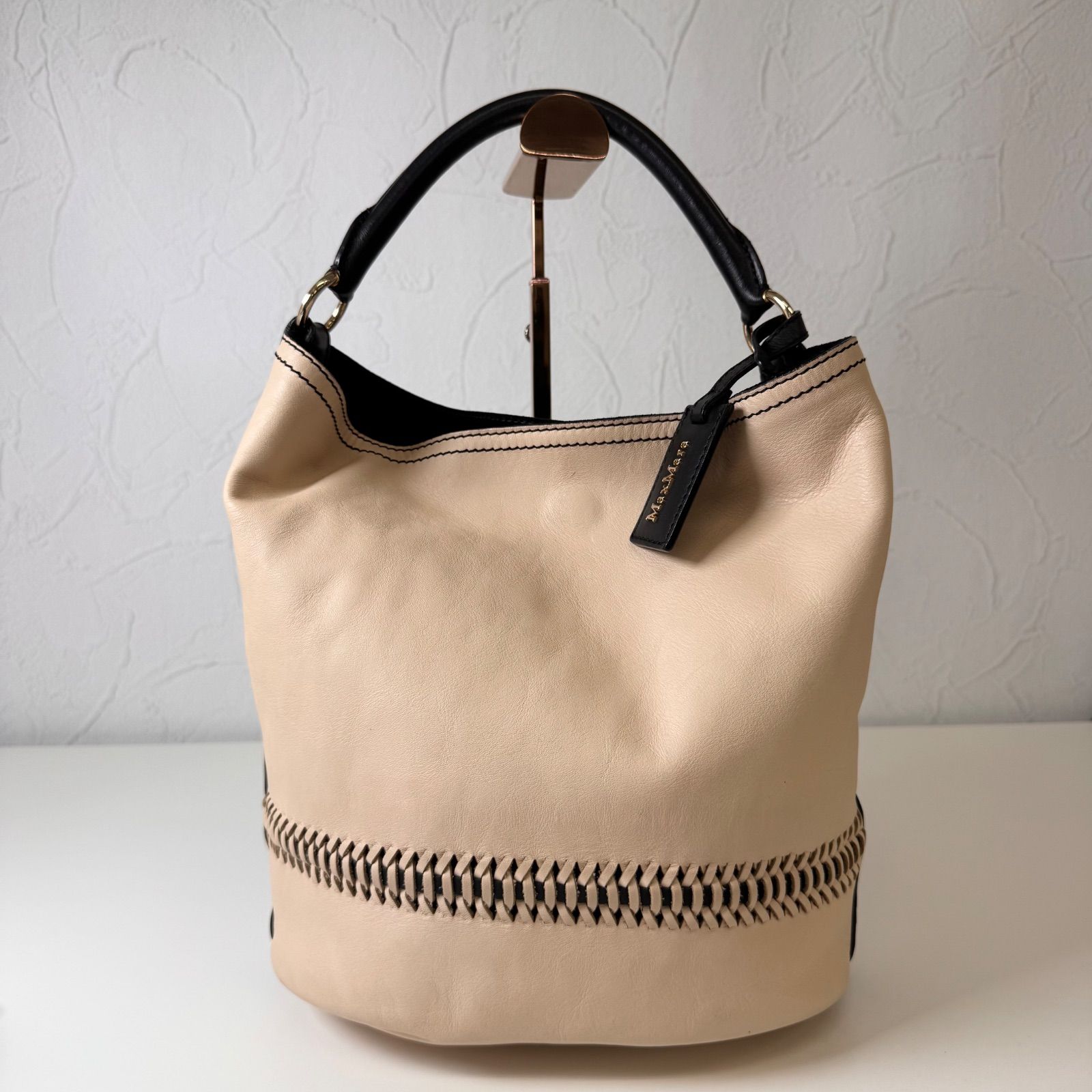 ✨美品✨ MAXMARA 2WAY バッグ レザー 　ハンド/ショルダーバッグ 美品✨️MaxMara 2wayハンド ショルダーバッグ 本革 自立 袋付