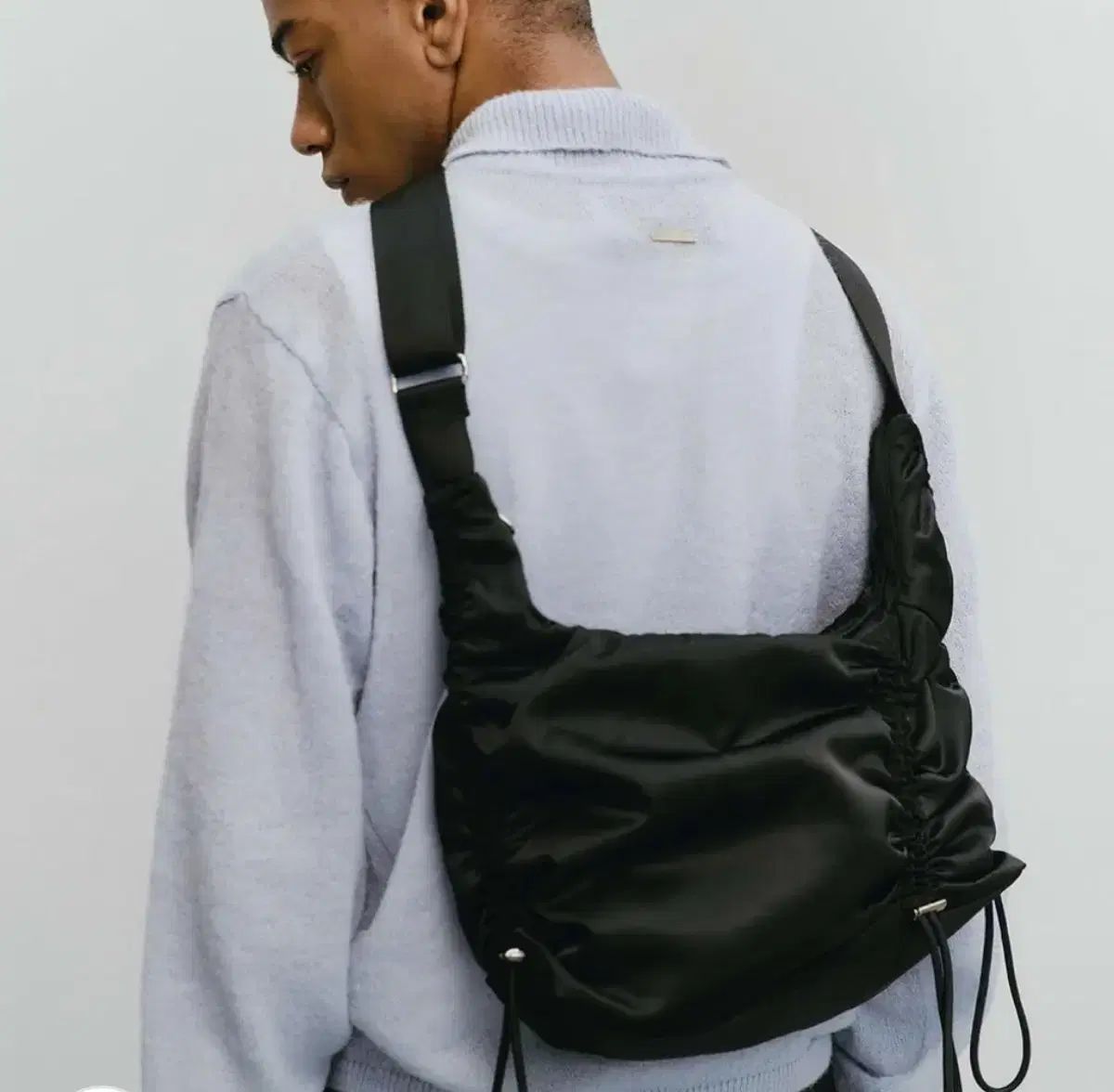 【雷市場（ポンジャン）商品韓国直送】 (新規) フォートナス Strap Pleats Bag （ Black ）