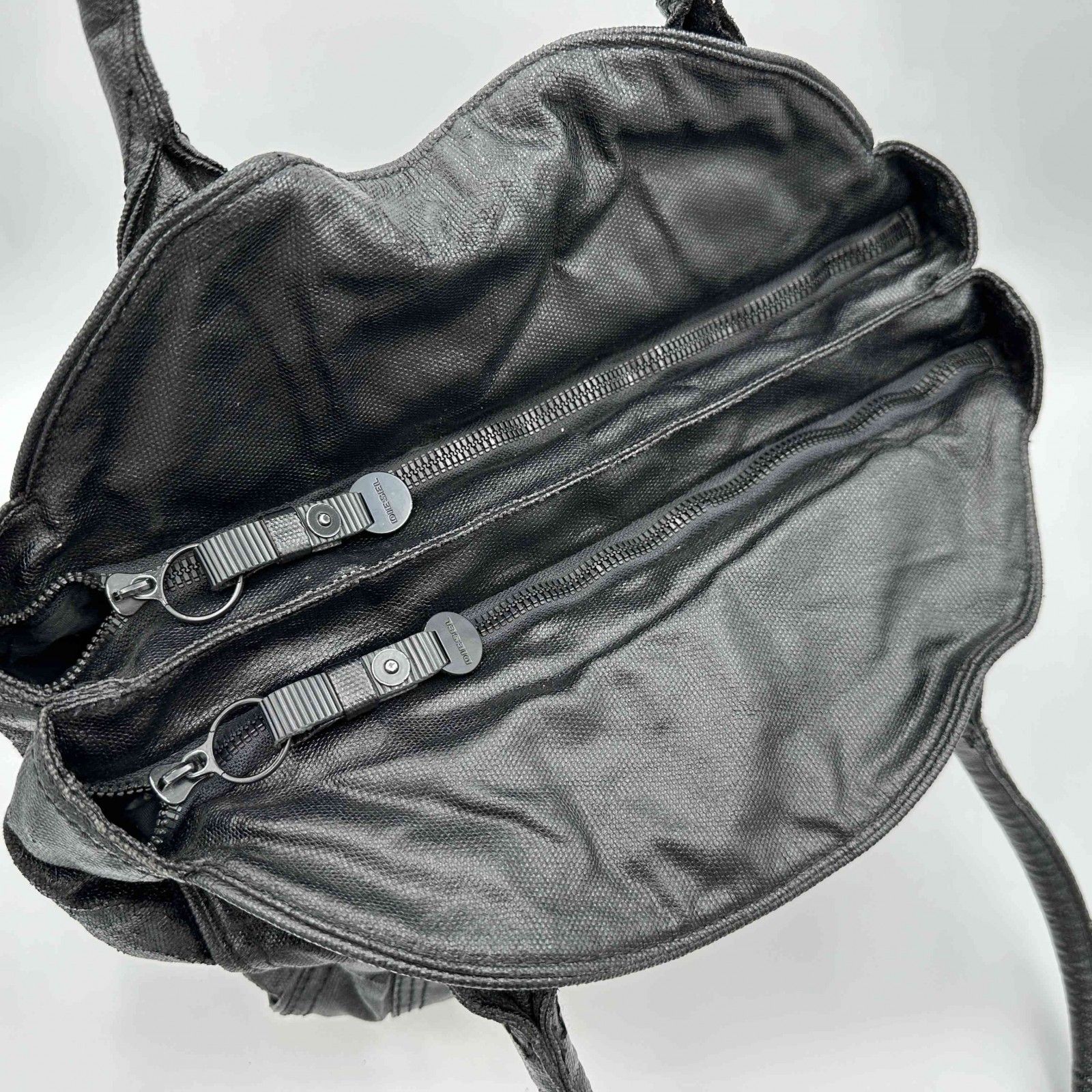 DIESEL トートバッグ 本革 大容量 A4収納 ブラック 786T - メルカリ DIESEL トートバッグ 本革 大容量 A4収納 ブラック 786T - メルカリ