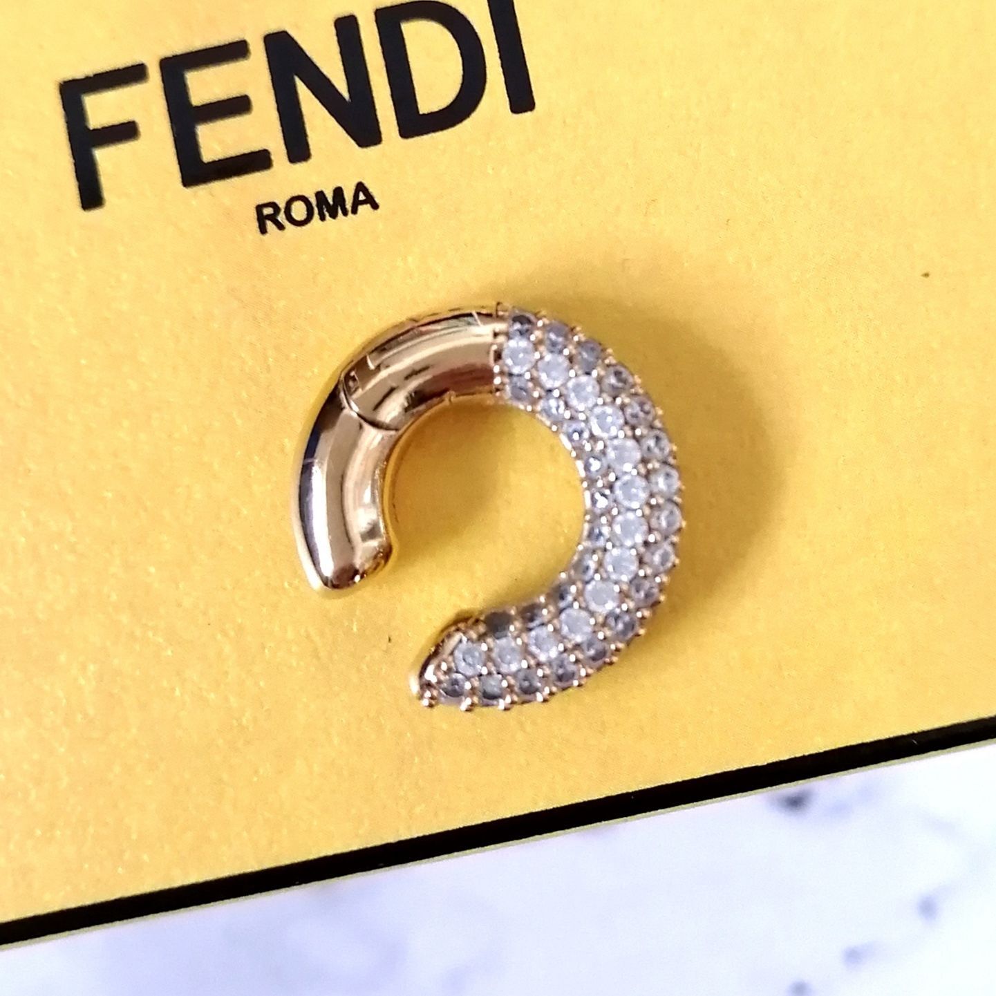 正規品 美品 FENDI フェンディ イヤーカフ ウープス ゴールド 片方のみ