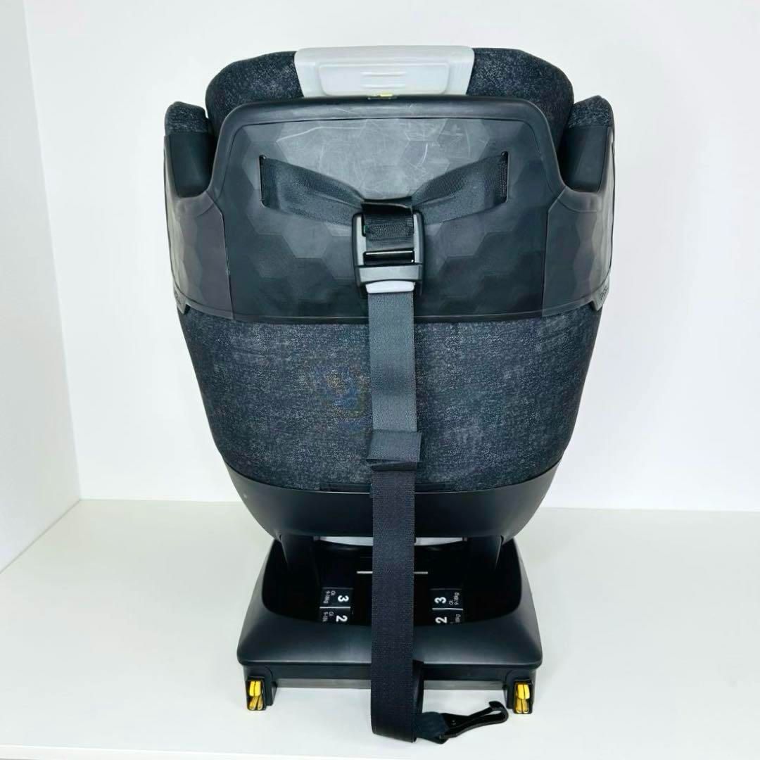 Maxi-Cosi Titan Pro チャイルドシート　送料込み チャイルドシートのMAXI-COSI（マキシコシ）