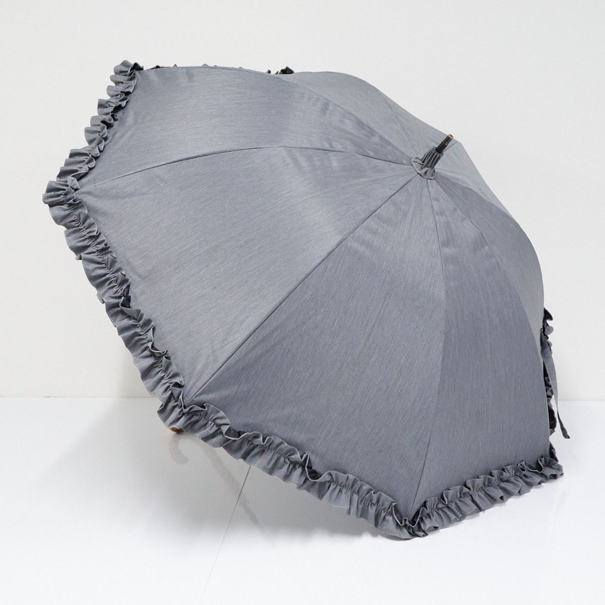 サンバリア100 完全遮光日傘 USED美品 フリル ブラック Mサイズ 遮熱 UV カーボンフレーム 55cm KR S9793