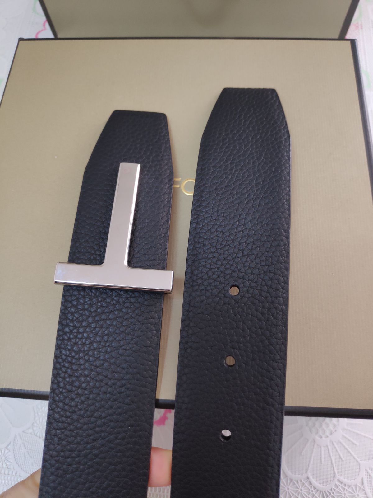 超人気✨TOM FORD/トムフォード ベルト 銀色金具 Tバックルロゴ