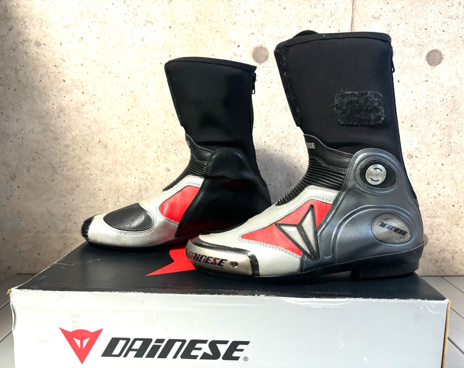 箱入 ダイネーゼ DAINESE STIV. AXIAL RACE IN CARBO NIO GRIGIO/ROSSO Size: 41 27cmレーシング ライダース ブーツ