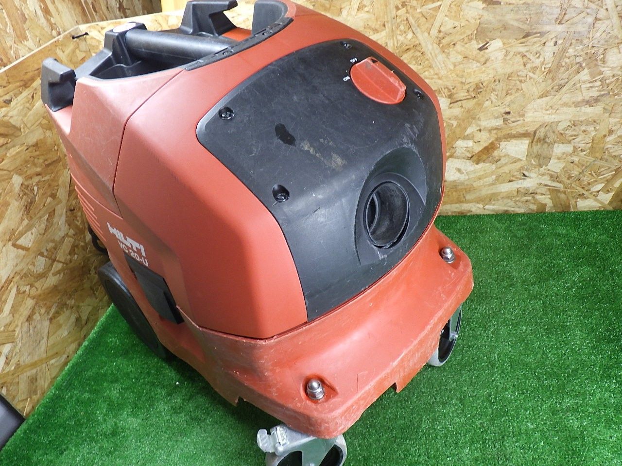 乾湿両用 粉じんを効率的に吸引 HILTI ヒルティ ユニバーサルバキュームクリーナー VC 20-U 100V 2114590 品