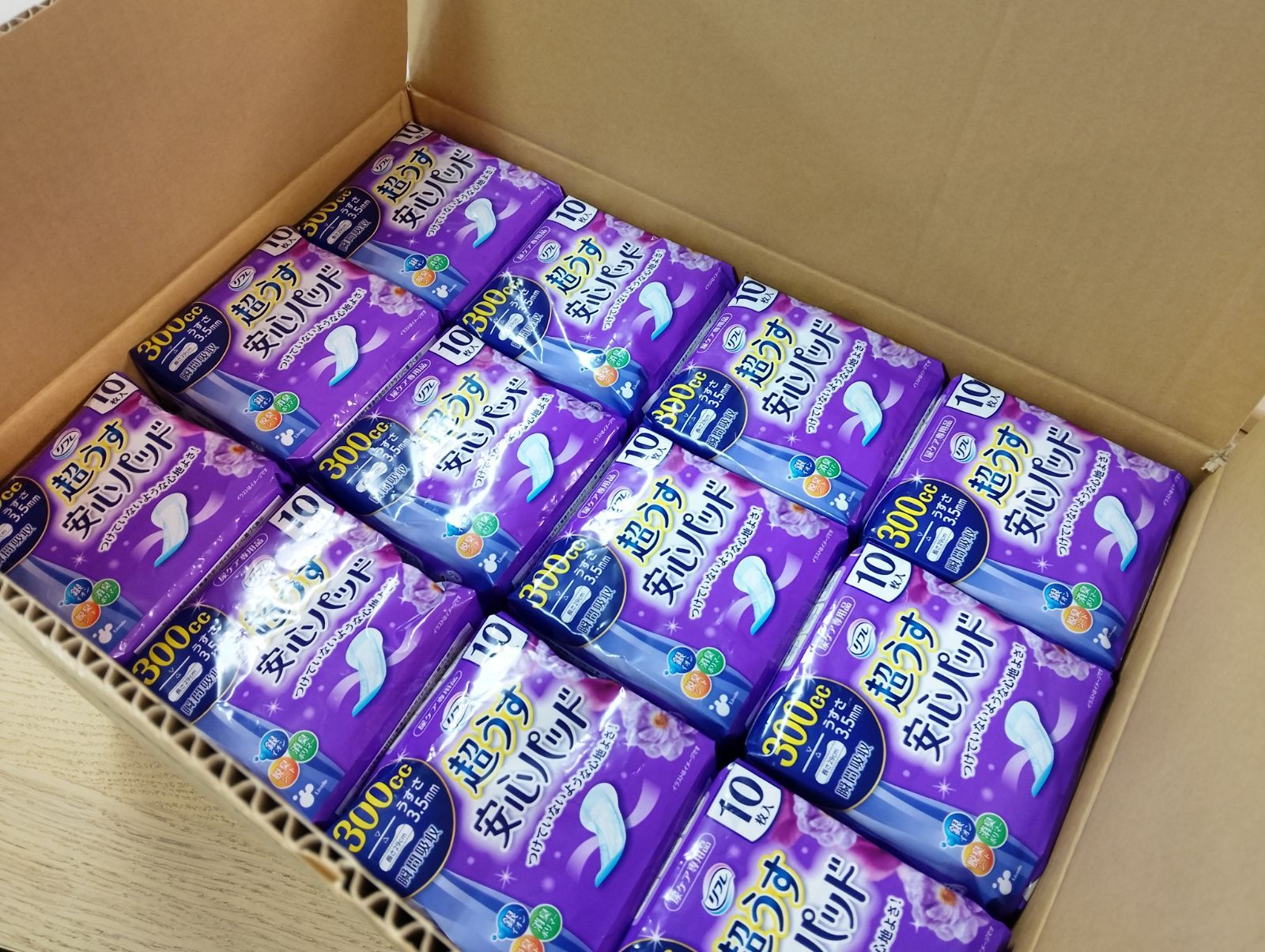 リフレ 超うす安心パッド ３００cc 10個入り24袋セット 尿漏れパッド 羽根あり 消臭 横漏れ防止 ナプキン 管理番号MN671AF