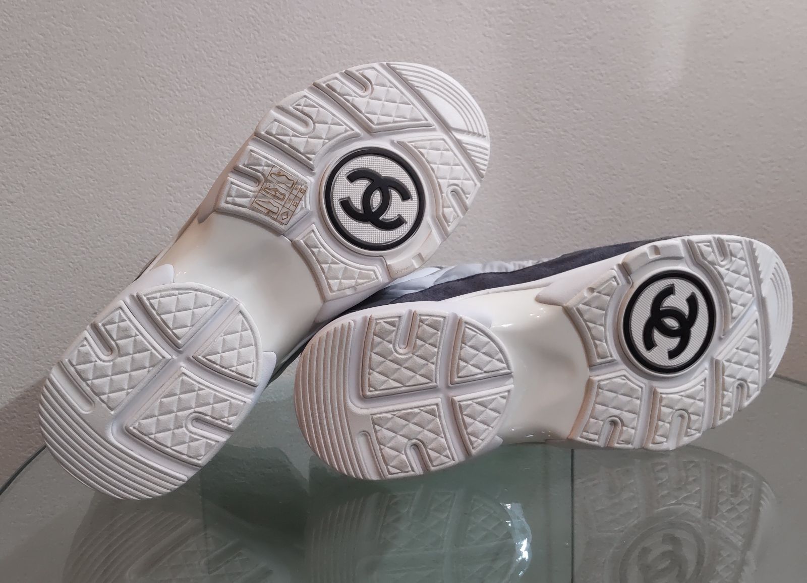 【良品】シャネル CHANEL スニーカー ココマーク ♯38 24.5㎝ 721 展示品！ CHANEL シャネル ココマーク スニーカー G37136 サイズ38