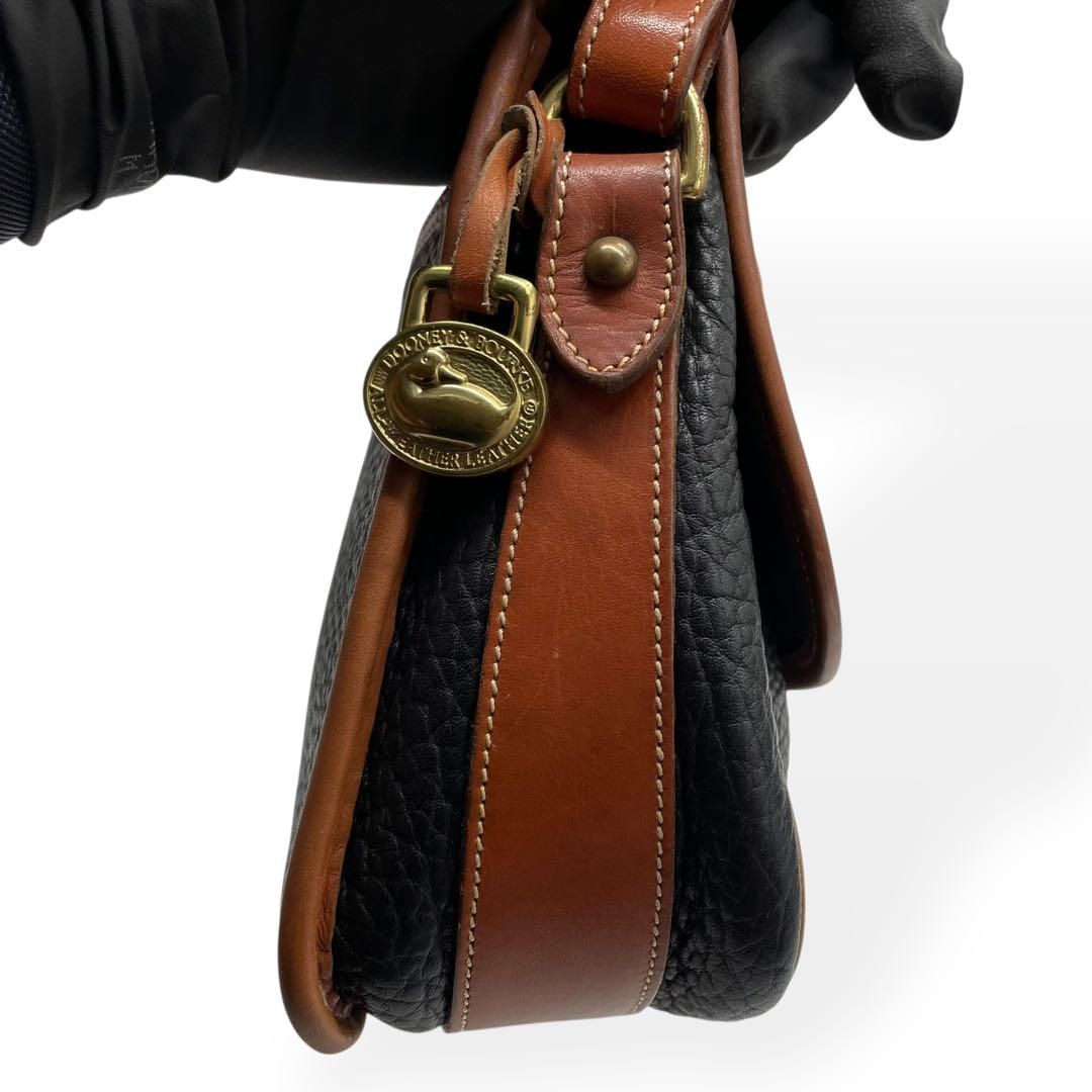 美品 DOONEY&BOURKE ショルダーバッグ シボ革 レザー ブラック - メルカリ