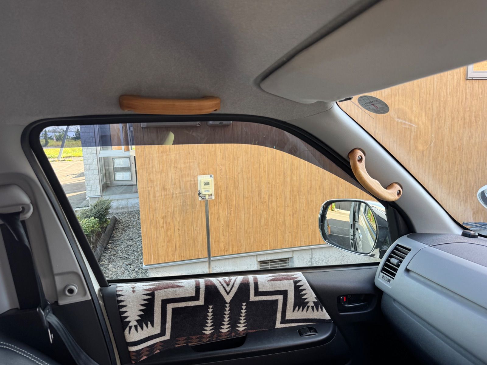 ハイエース200系 木製アシストグリップ フロント3点セット