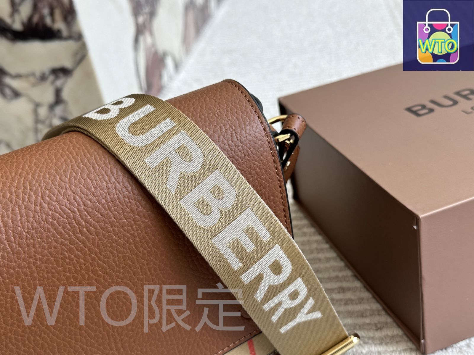 今日WTO】Burberry Classic Horseferry Messenger Bag