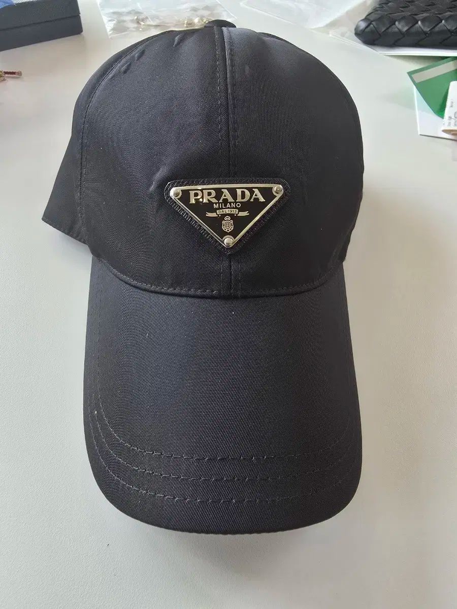Prada プラダ 帽子
