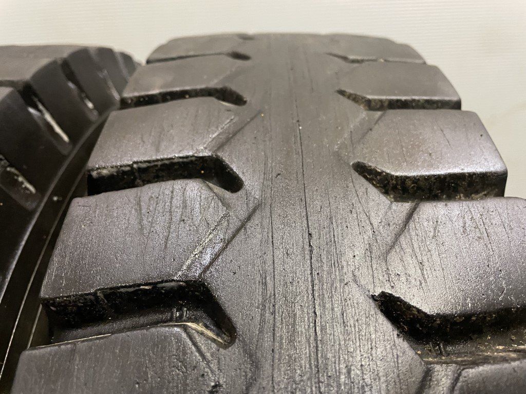 BS V-STEEL LUG L330 225/80R17.5 123/122L 17.5インチ ラグタイヤ 2本 