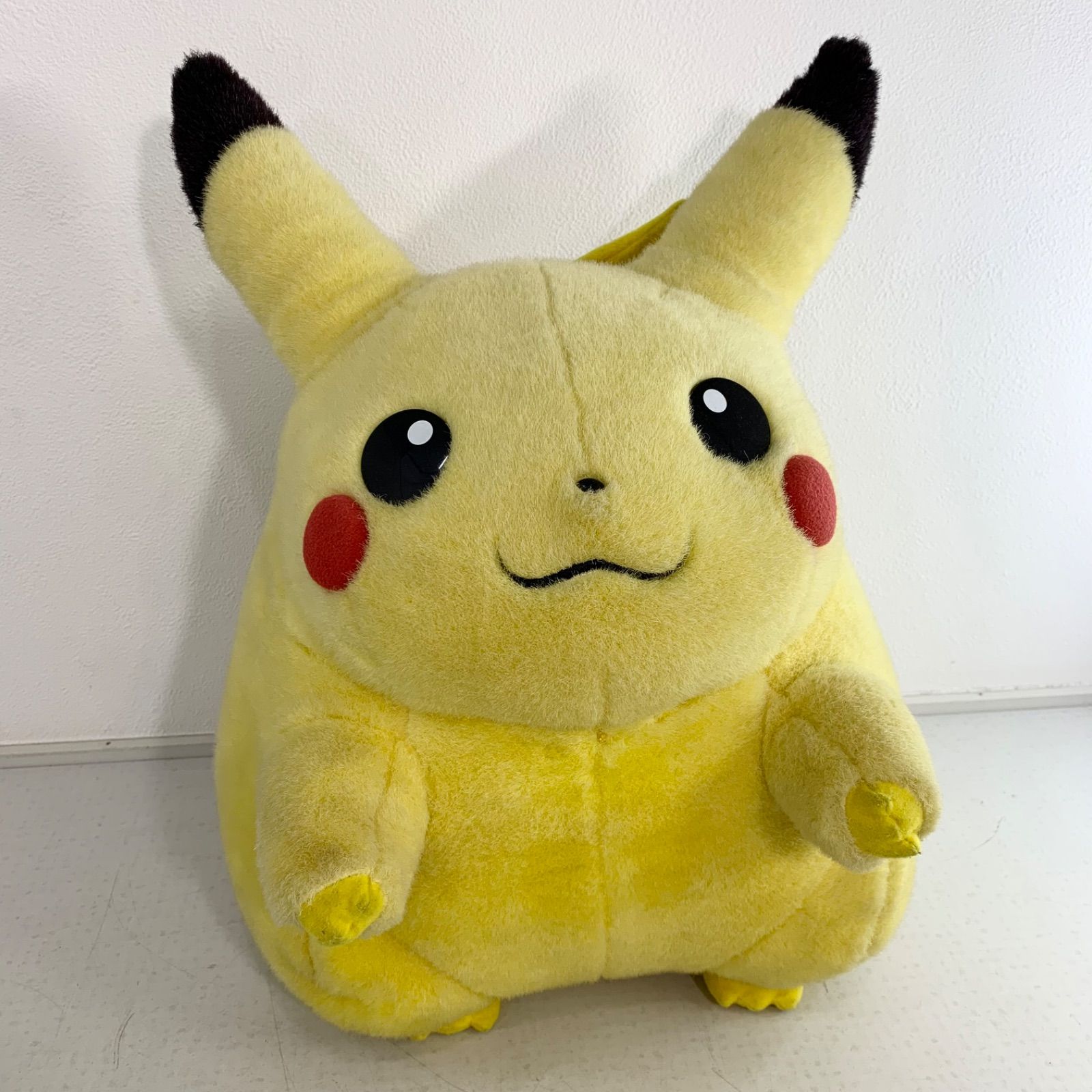 初代　ポケットモンスター　Pokemon　ピカチュウ　1/1 ぬいぐるみ　新品 TOMY ポケモン ピカチュウ 1/1 等身大 ぬいぐるみ 初期 初代 - メルカリ