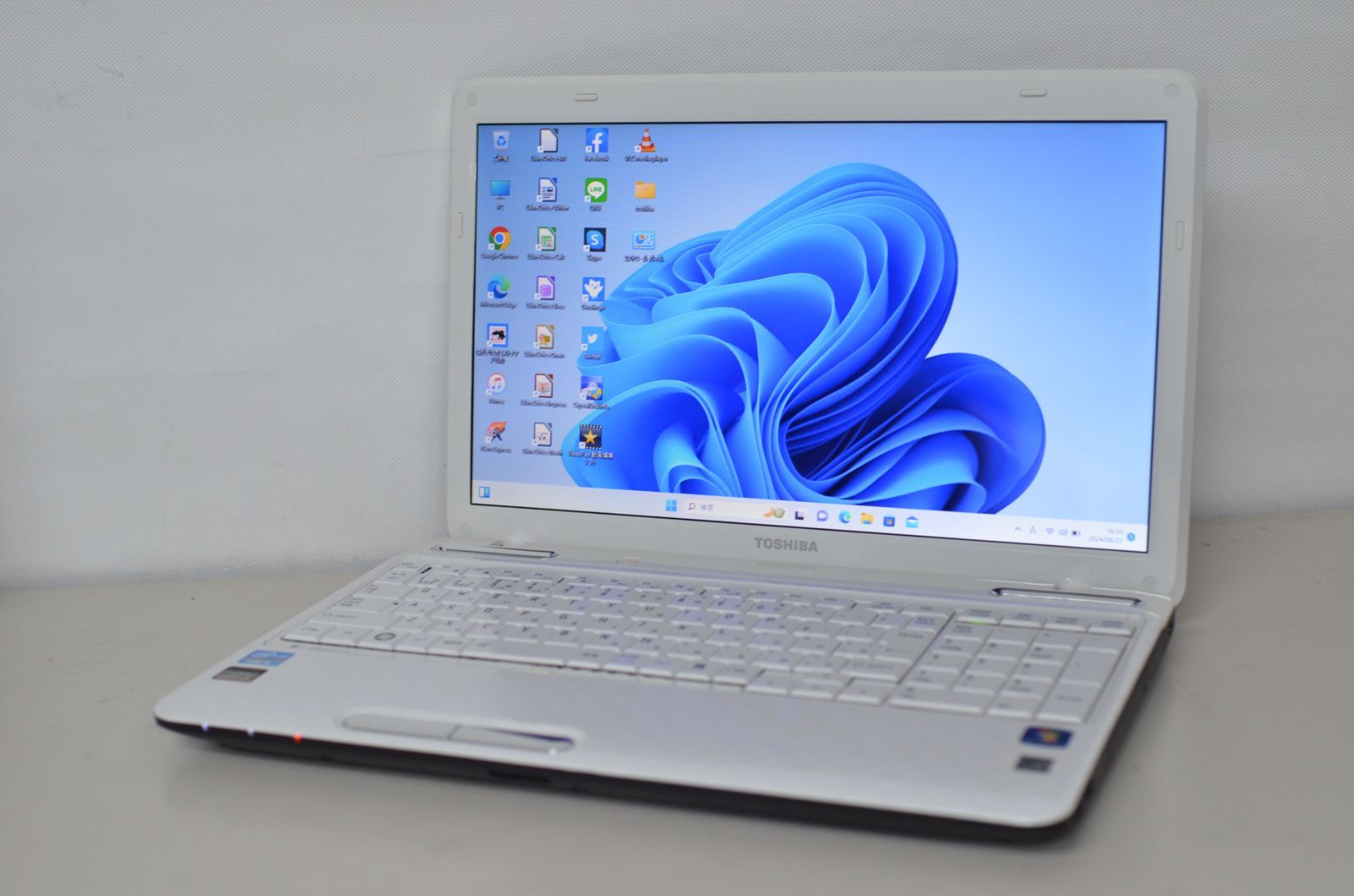 TOSHIBA dynabook T451/35DW PT45135DSFW Win7/i3-2330M/4GB HDD