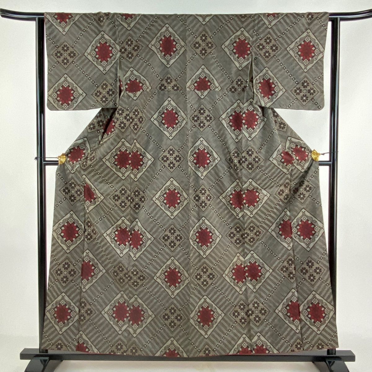 紬 身丈158cm 裄丈62.5cm S 袷 バチ衿 菱 花 焦茶色 正絹 秀品