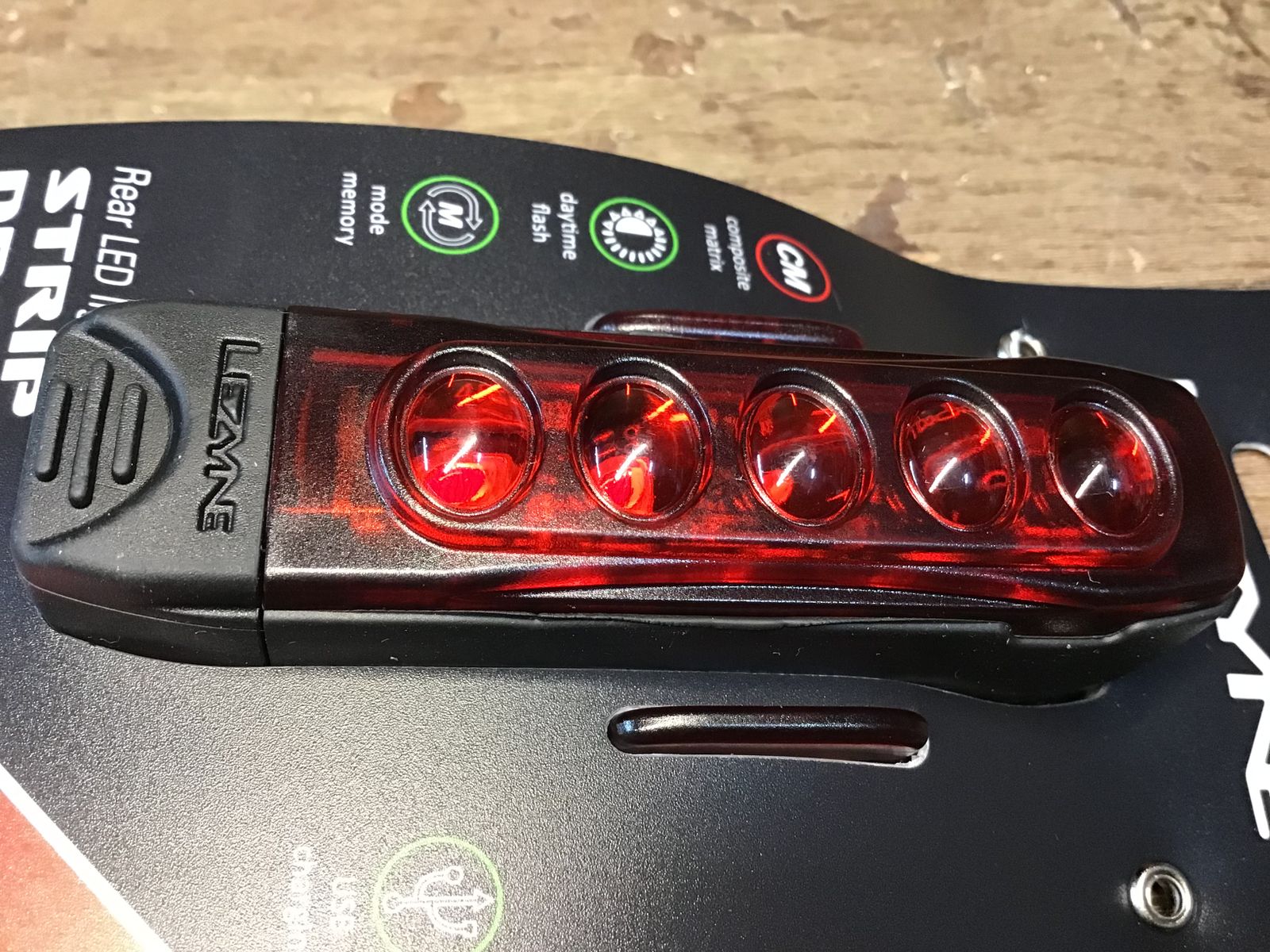 広角配光の高出力フロントライトが600ルーメンにパワーアップ HD007 レザイン LEZYNE パワードライブ PowerDrive 1100i フロントライト 未使用品 レザイン