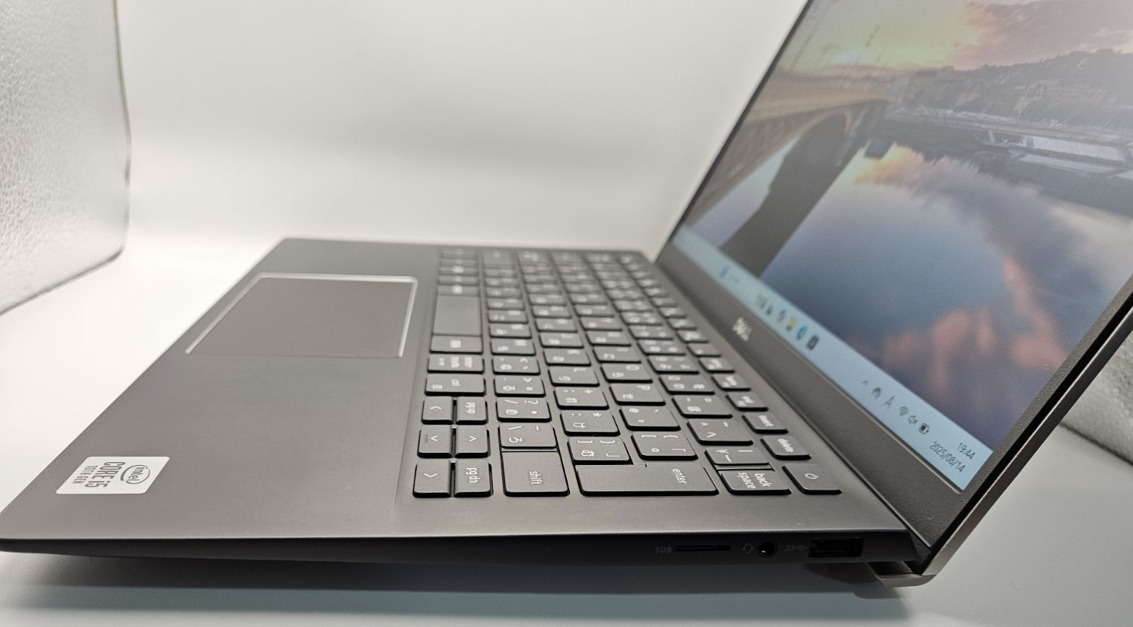 第10世代 Core i5 DELL Vostro 13 5300 i5-10210U 8/256（Win11