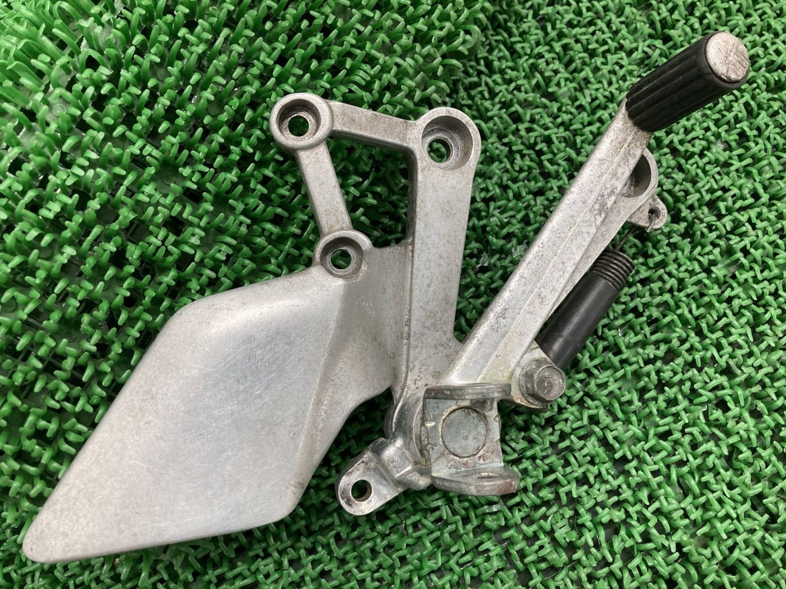 NSR250R ステップ 右 KV3-M ホンダ 純正 バイク 部品 MC18 ブレーキペダル 修復素材やペイント素材に 品薄 品 lS