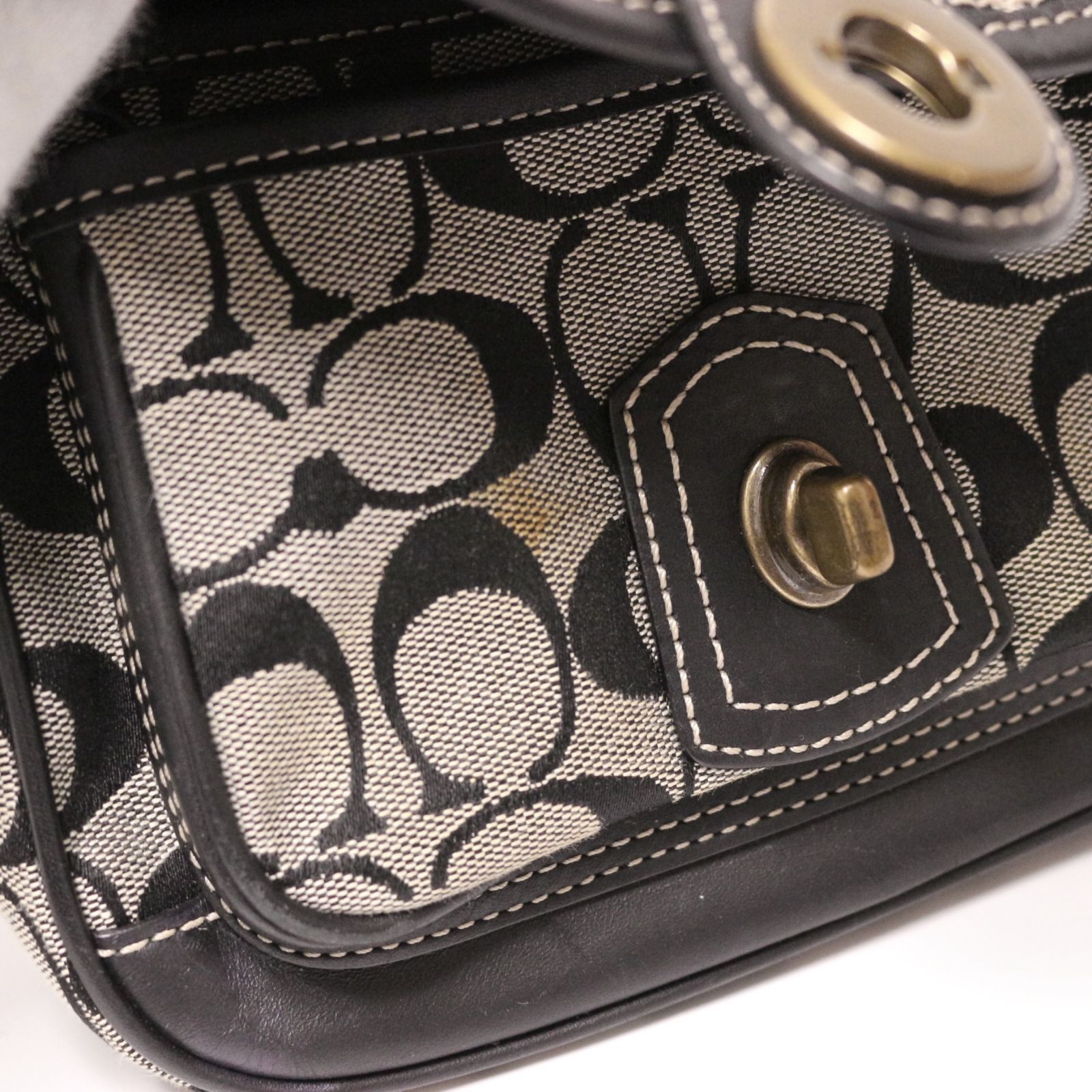 COACHコーチ ボディバッグ ショルダーバッグ シグネチャー ブラック レザー メンズ メッセンジャー＆ボディバッグ | COACH コーチ公式アウトレット
