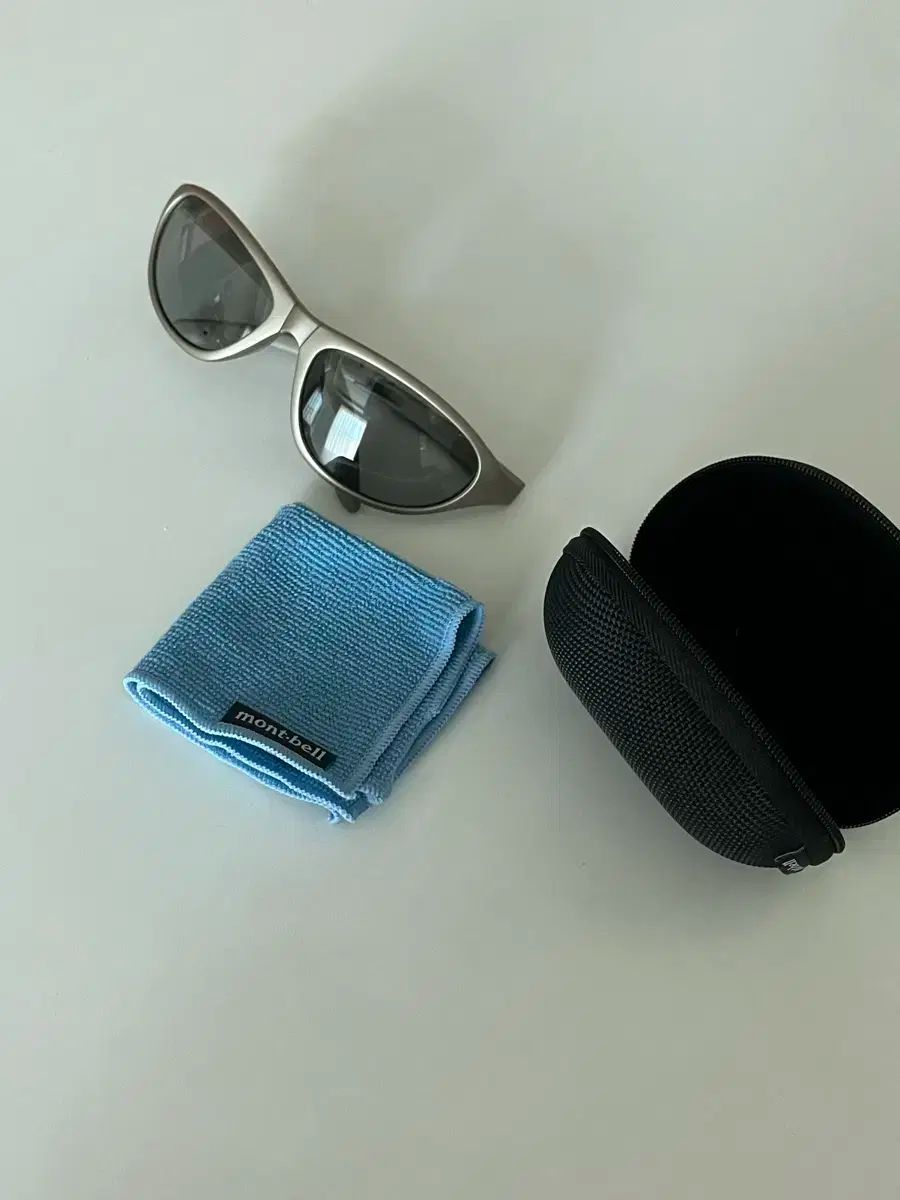 モンベル トレッキング サングラス シルバー ライトグレー 偏光