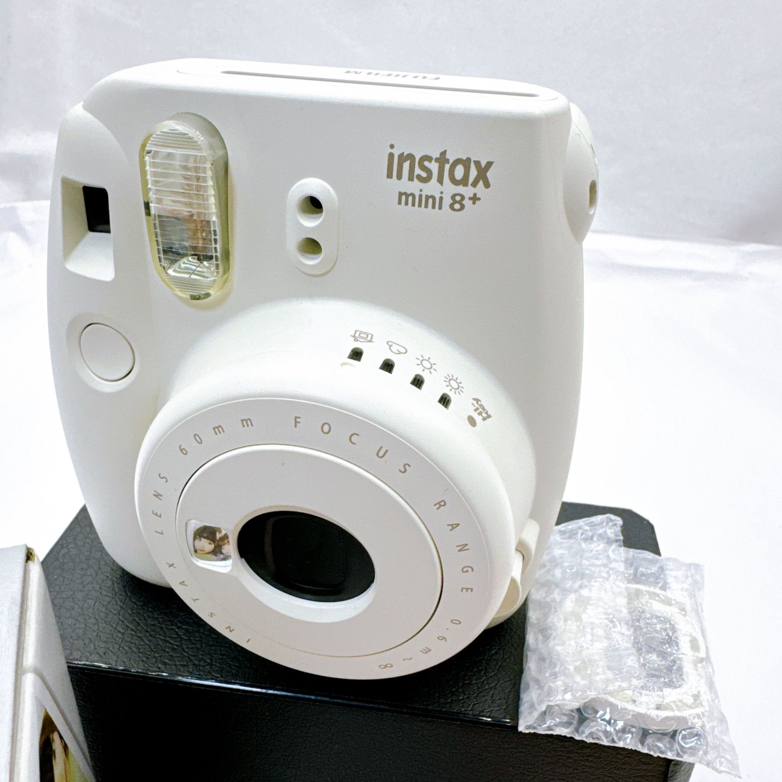 富士フィルム FUJIFILM チェキ インスタックス ミニ instax mini 8+ インスタントカメラ バニラ vanilla 箱・ストラップ付き 動作確認済み