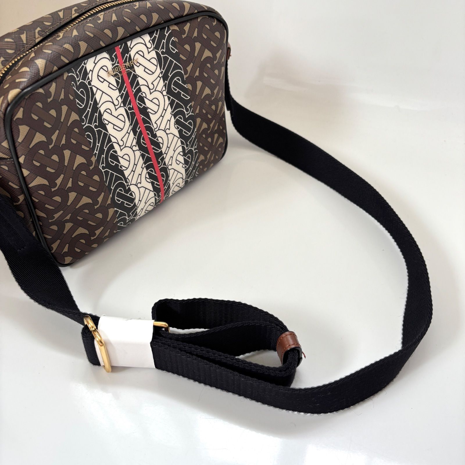 美品 BURBERRY TBロゴ ショルダーバッグ クロズボディ レザー 保存袋 保存袋付き 美品 BURBERRY バーバリー 現行 TBロゴ ショルダー