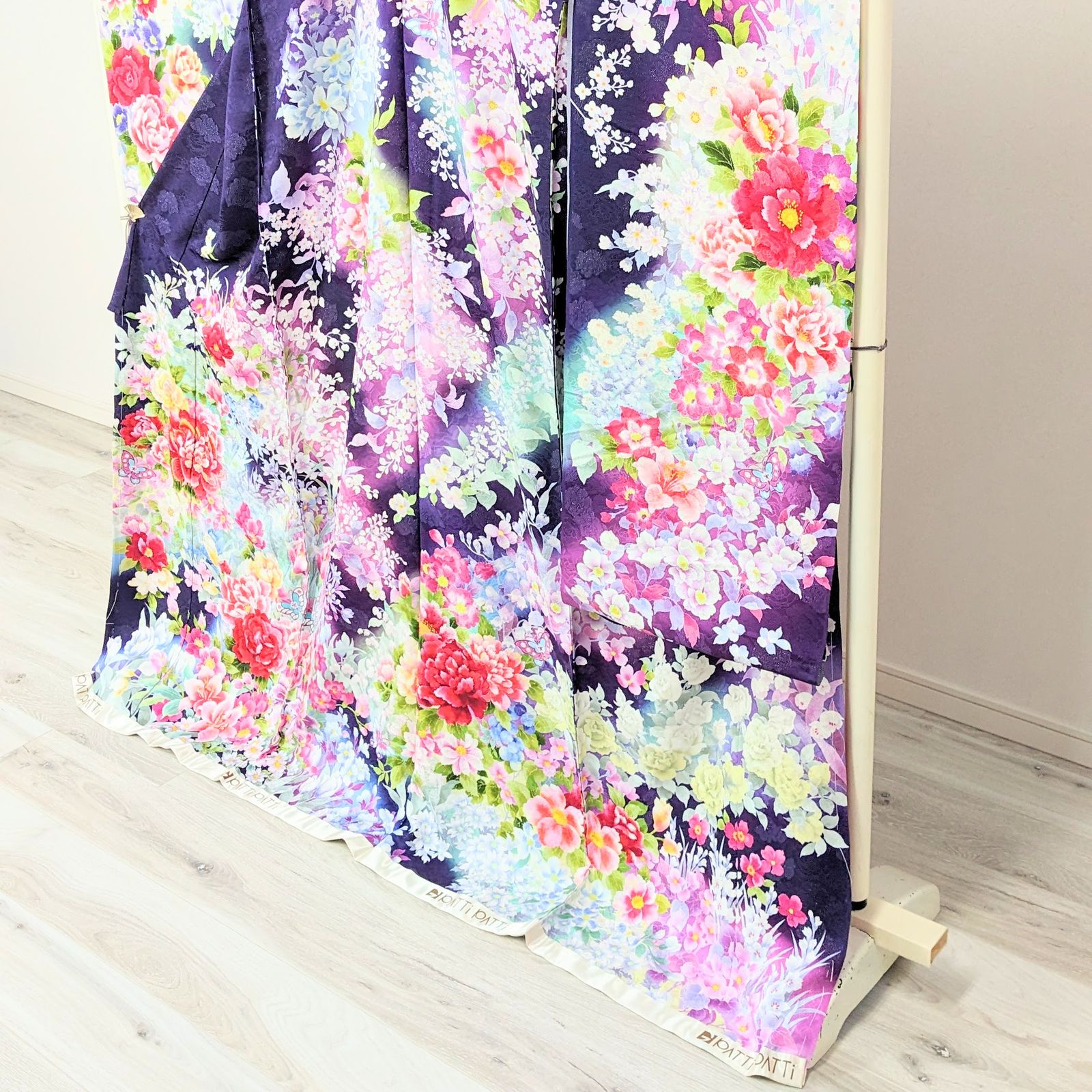 【正絹・未仕立て】 振袖 紫 パープル モダン 花柄 バラ 成人式 F13 正絹・未仕立て】 振袖 紫 パープル モダン 花柄 バラ 成人式 F13 紫