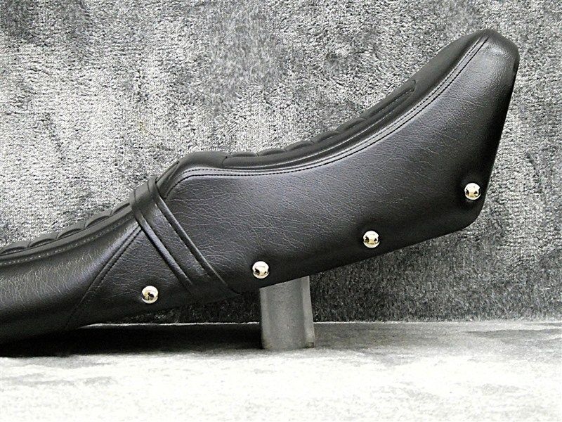 Z400FX 鋲打ち 純正TYPE黒 カスタムシート あんこ抜きE1ローダウンシートZ400J段シートZ550FX Z500FXへっぽこ社長 外装 タックロールシート BRIGHTFACE_UK