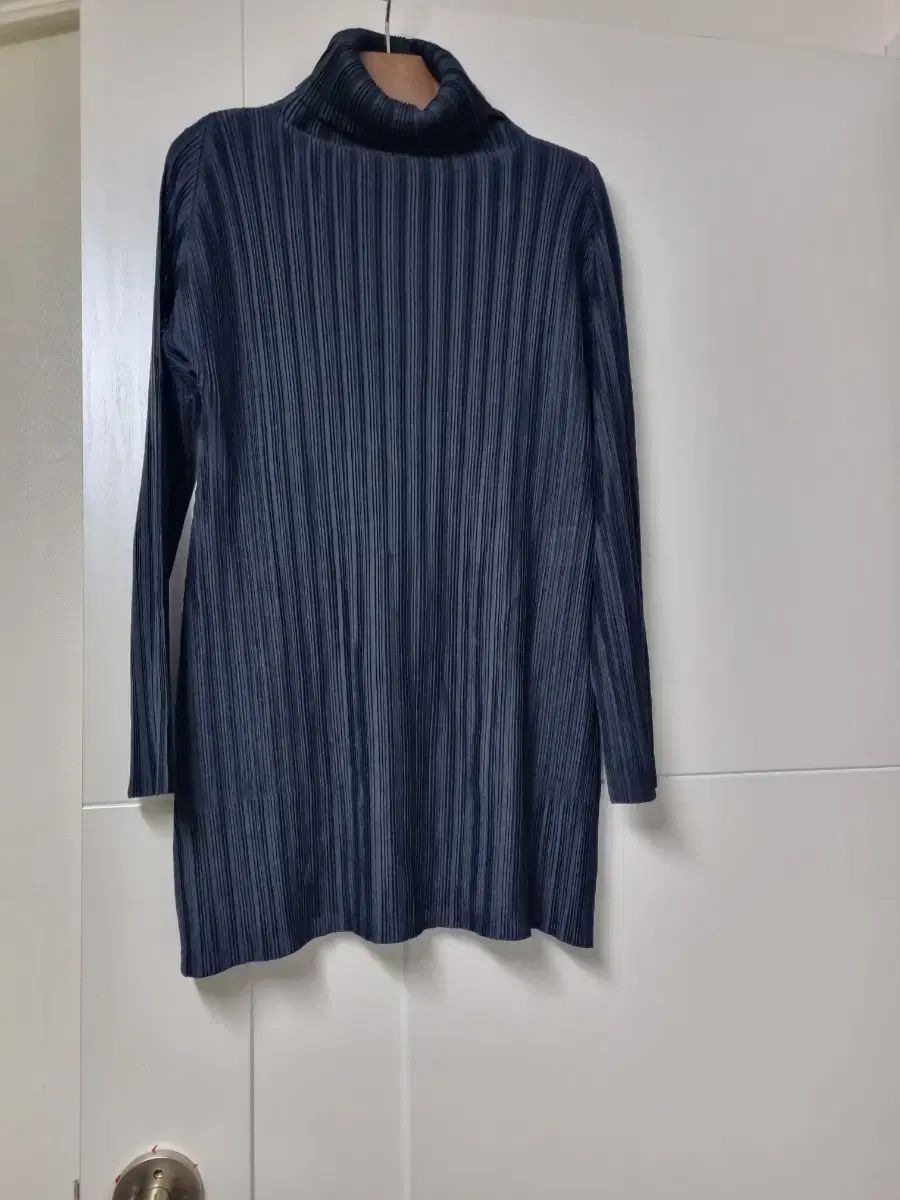 PLEATS PLEASE プリーツプリーズ ネイビー 長袖 薄い トップス