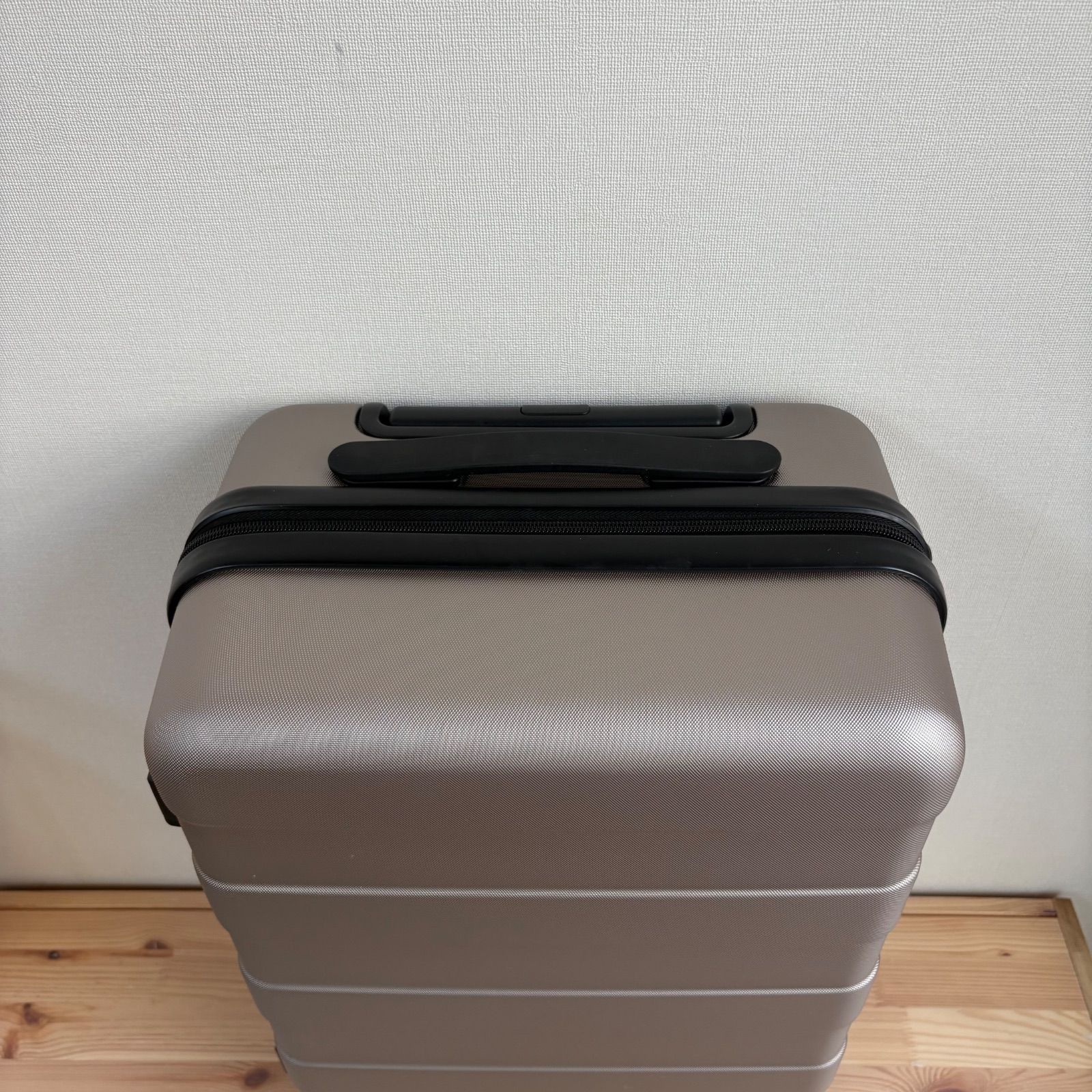 バーを自由に調節できるキャリーケース 35L