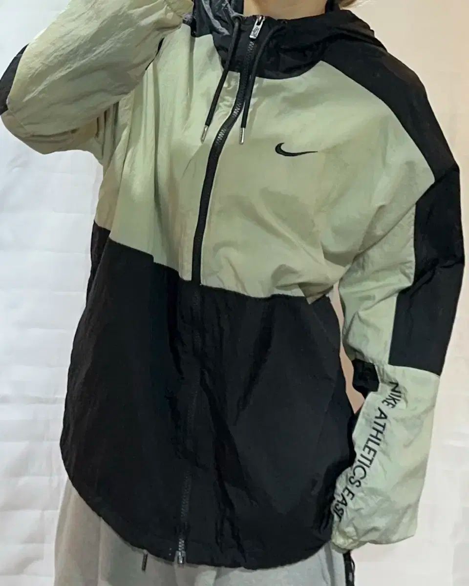ナイキ オールドスクール オレオ ウィンドブレーカー