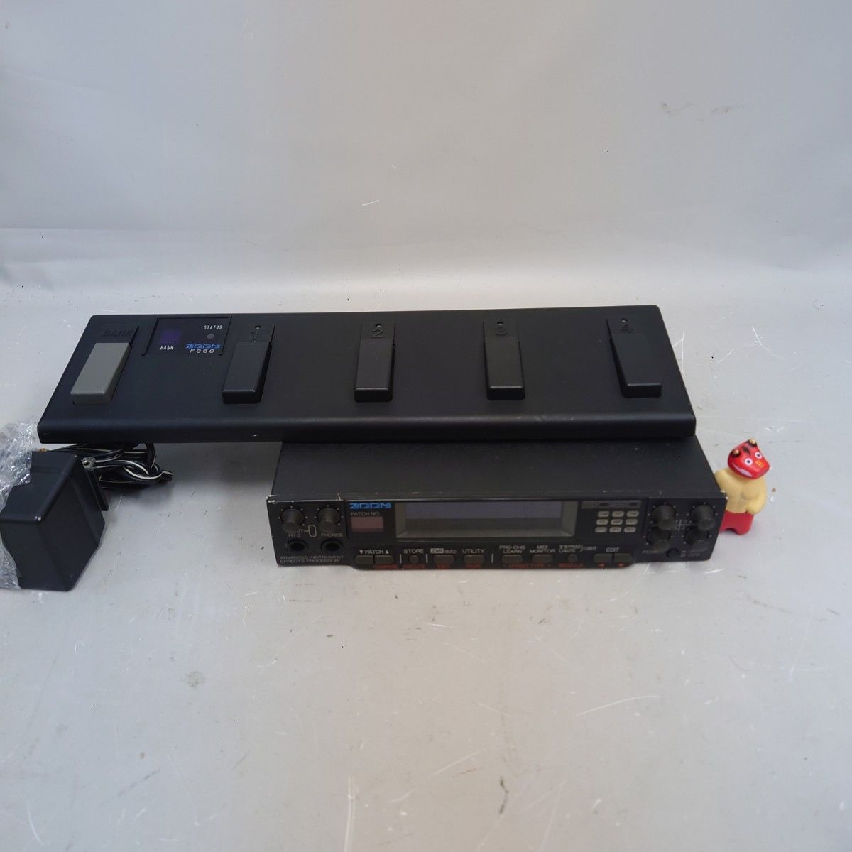 ZOOM 9050 Advanced Guitar Effects Processor フットコントローラー付き ズーム 動作品 z-2286