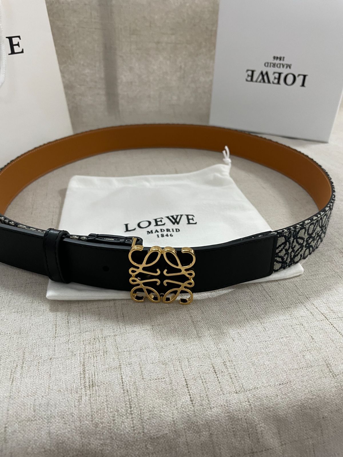 本日21時まで早い者勝ち！【丁寧梱包】【訳あり特価】憧れのLOEWEロエベベルト 感謝価格LOEWE ロエベ ベルト - メルカリ
