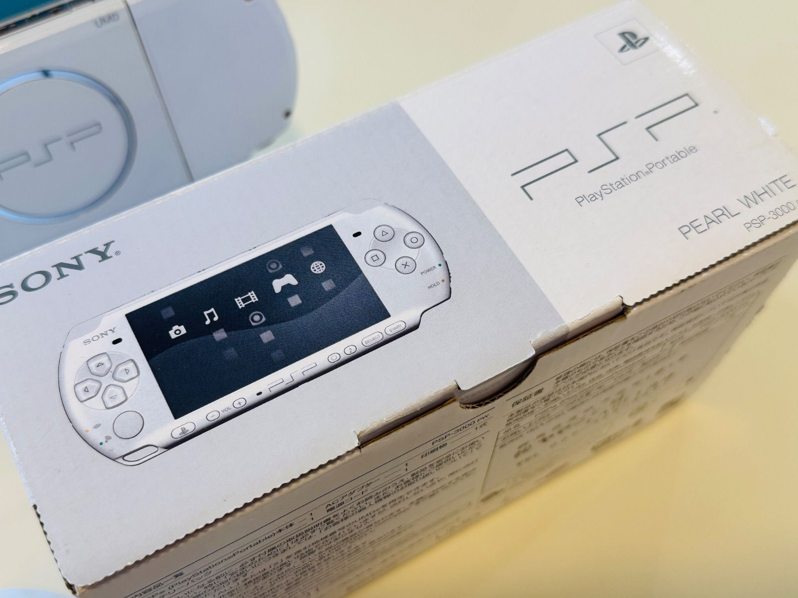 美品PSP-3000 ラディアント レッド 箱付き 訳ありジャンクPSP-3000 【同梱