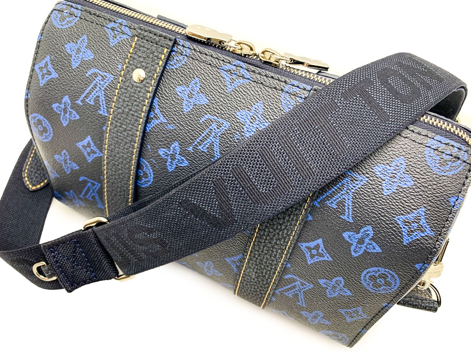 LOUIS VUITTON ルイヴィトン M46339 モノグラムレコード シティ