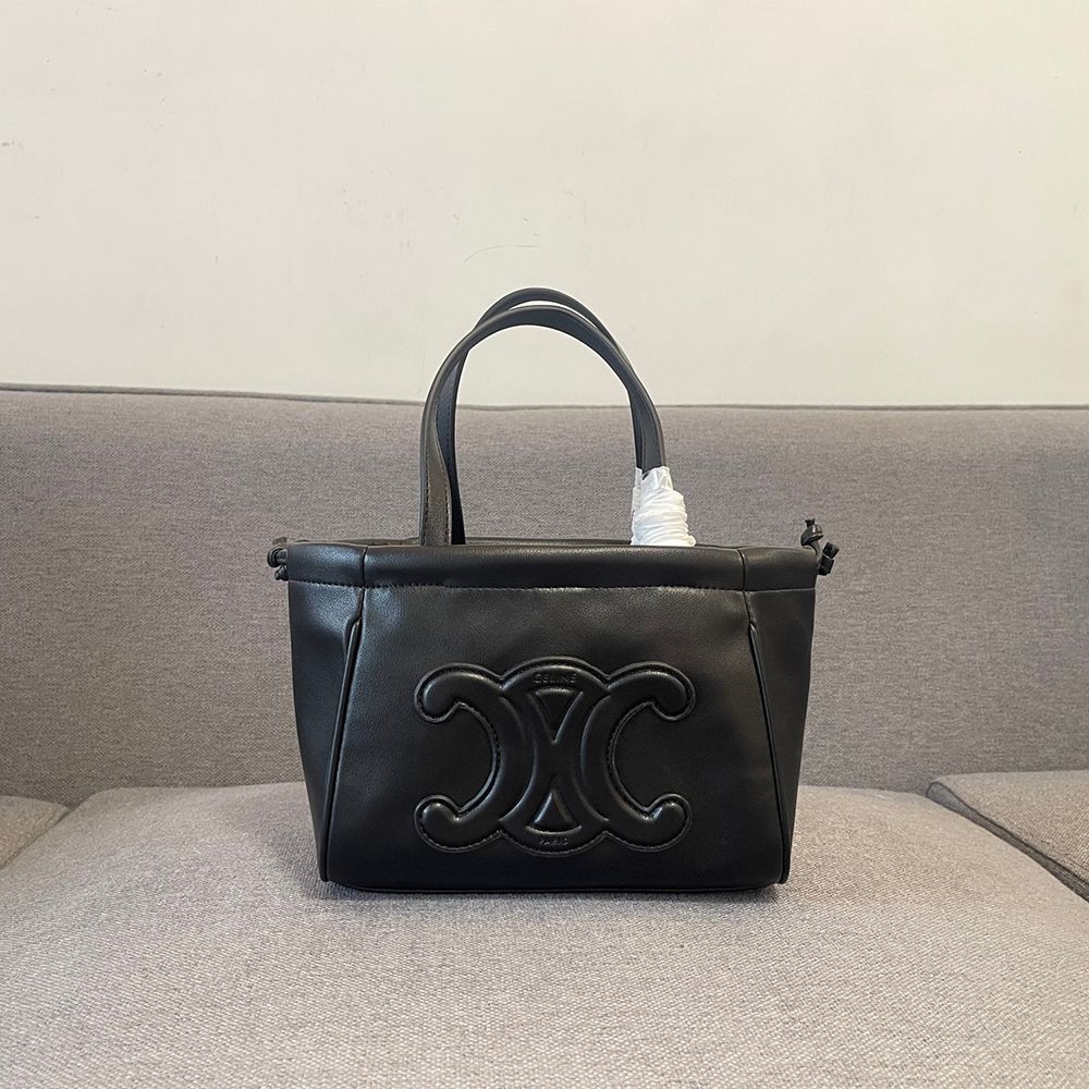 CELINE スモールカバス キュイルトリオンフ トート ブラック