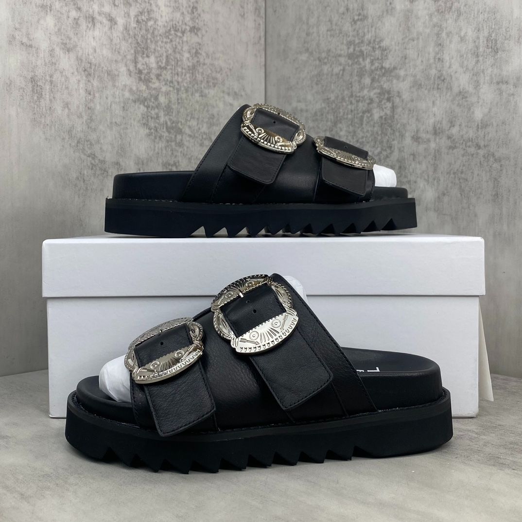 新品未使用 TOGA VIRILIS コンチョ バックル サンダル レザー ブラック 