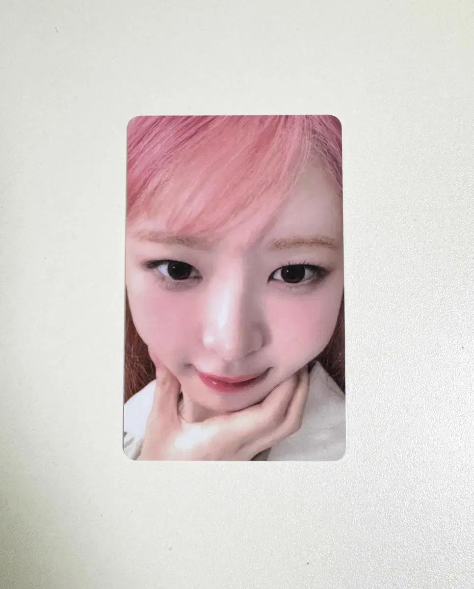 IVE アイヴ レイ 顔アップ ラキドロ トレカ レイ 未公開トレカ アグンパン