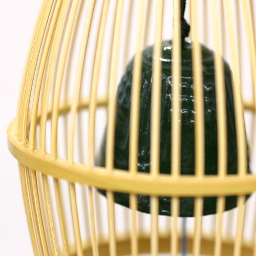 職人が竹ひごを組んで千筋にして作り上げられたインテリア