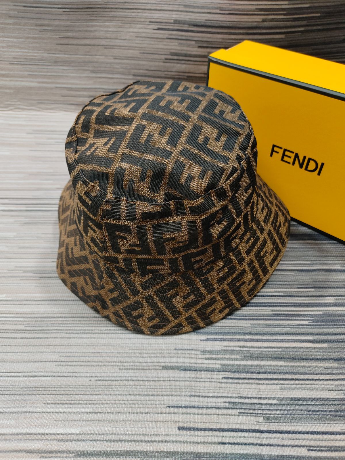 新品　FENDI(フェンディ)/帽子ハットバケツハット箱付きコットンお値下げ中🌈【男女兼用】